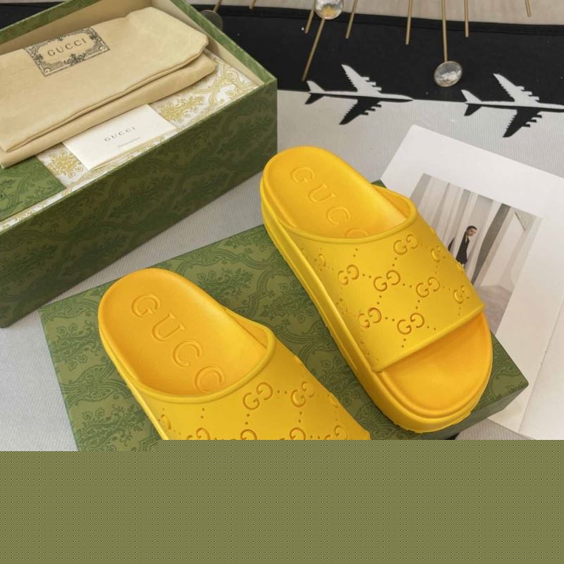 G*u*i slippers